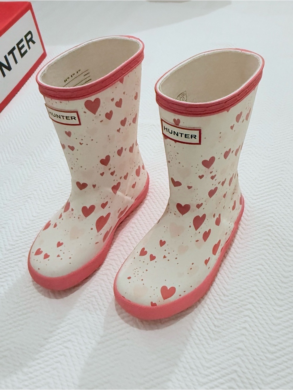 Hunter Kids Rain Boots, Ivory with Pink Hearts, Size 9 - Picture 4 of 12